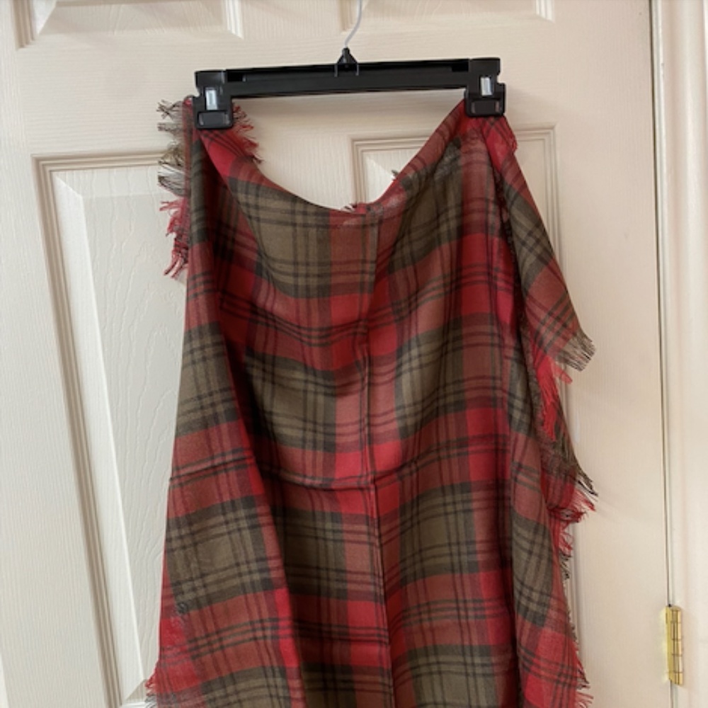 Red and gray-green tartan scarf, 100% pure wool
